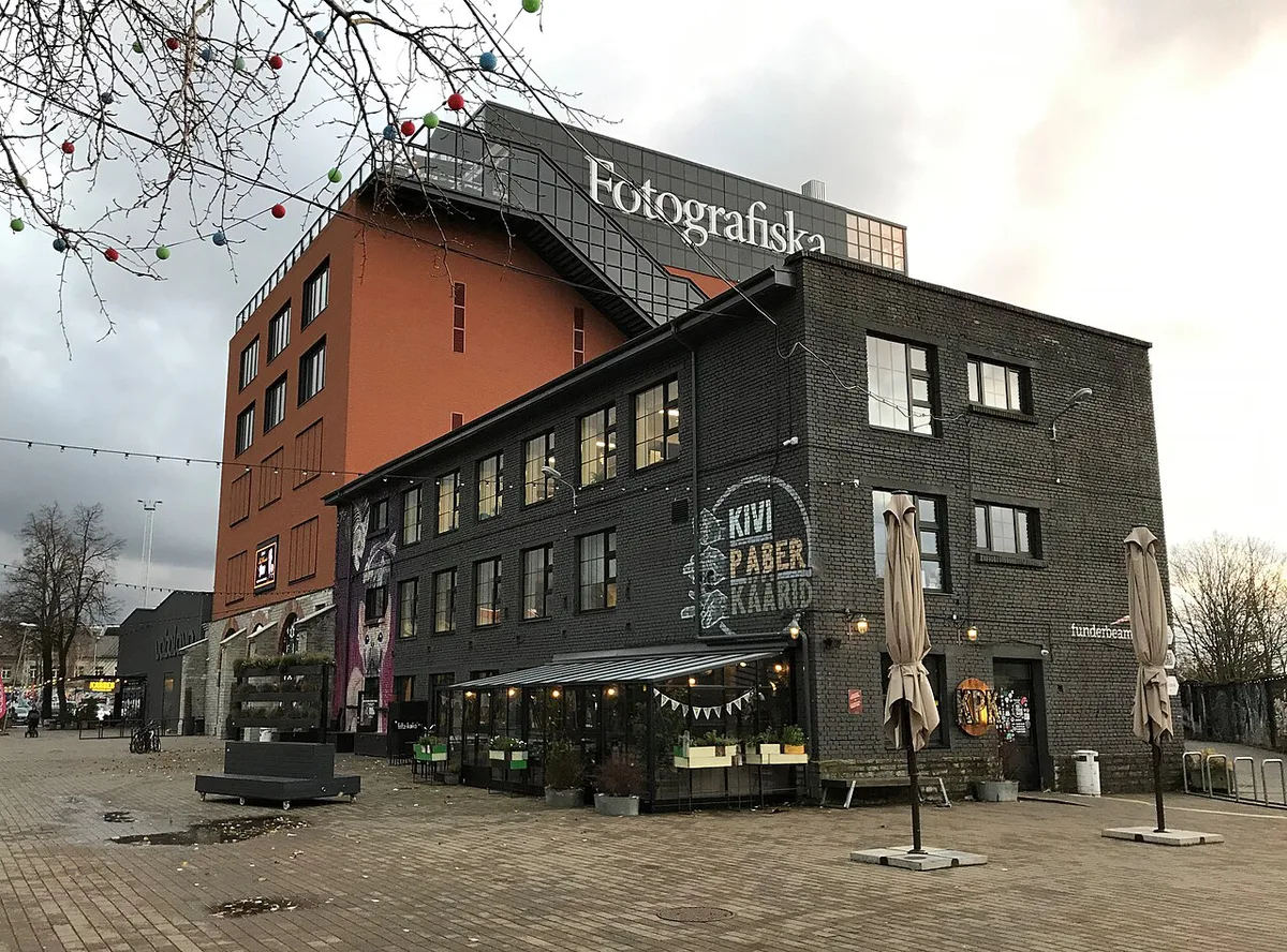 Row of colourful wooden 'Tallinn Houses' from the 1920s in Kalamaja, Tallinn — 2
