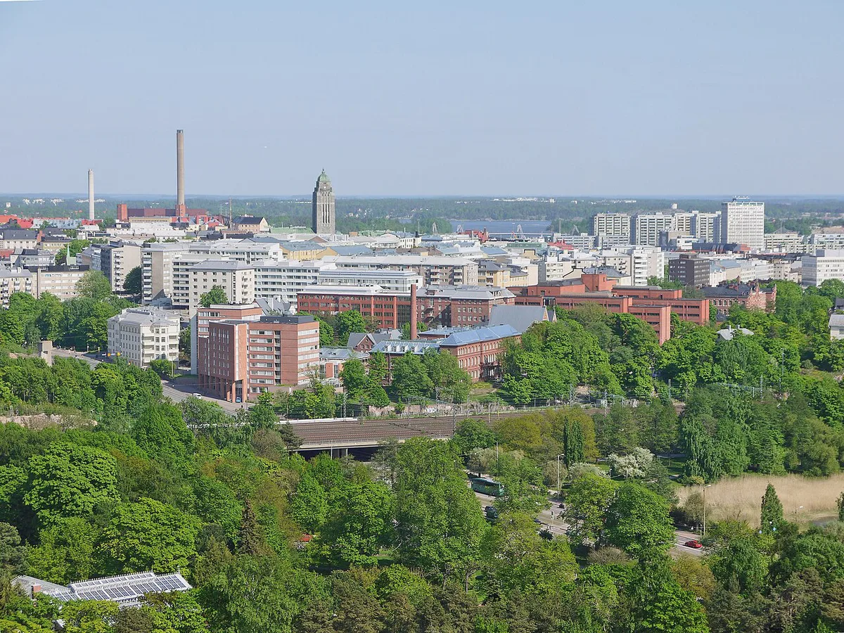 Bars and cafes along Vaasankatu street in Helsinki's Kallio district — 1