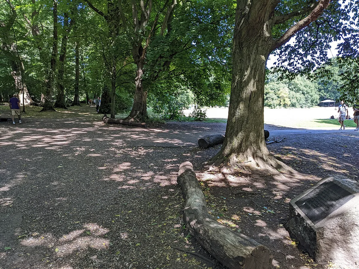 Lime Avenue with plaque Hampstead Heath — 1