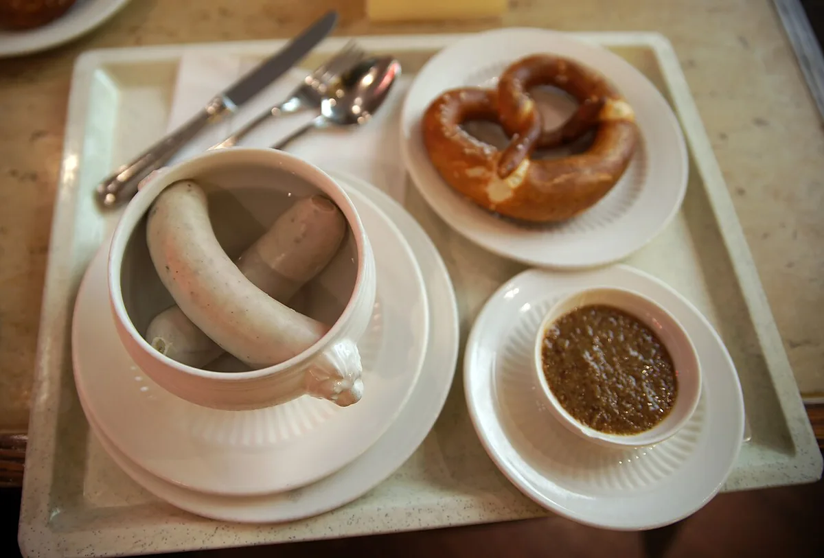 Weisswurst with sweet mustard and a pretzel on a Bavarian table — 2