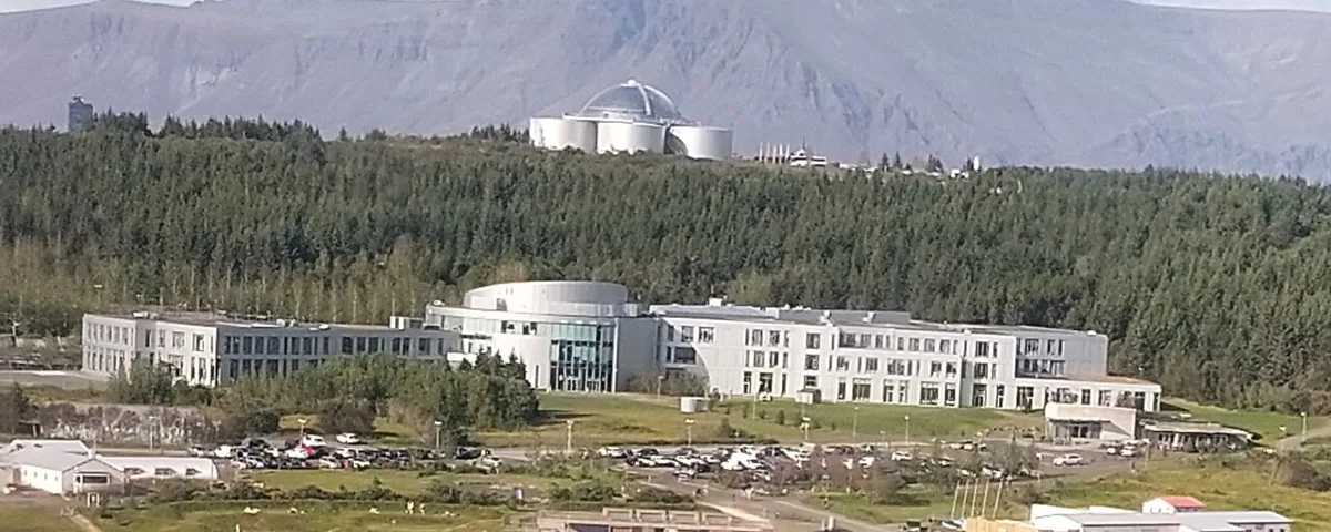 Nautholsvik.lofti (cropped) — 2