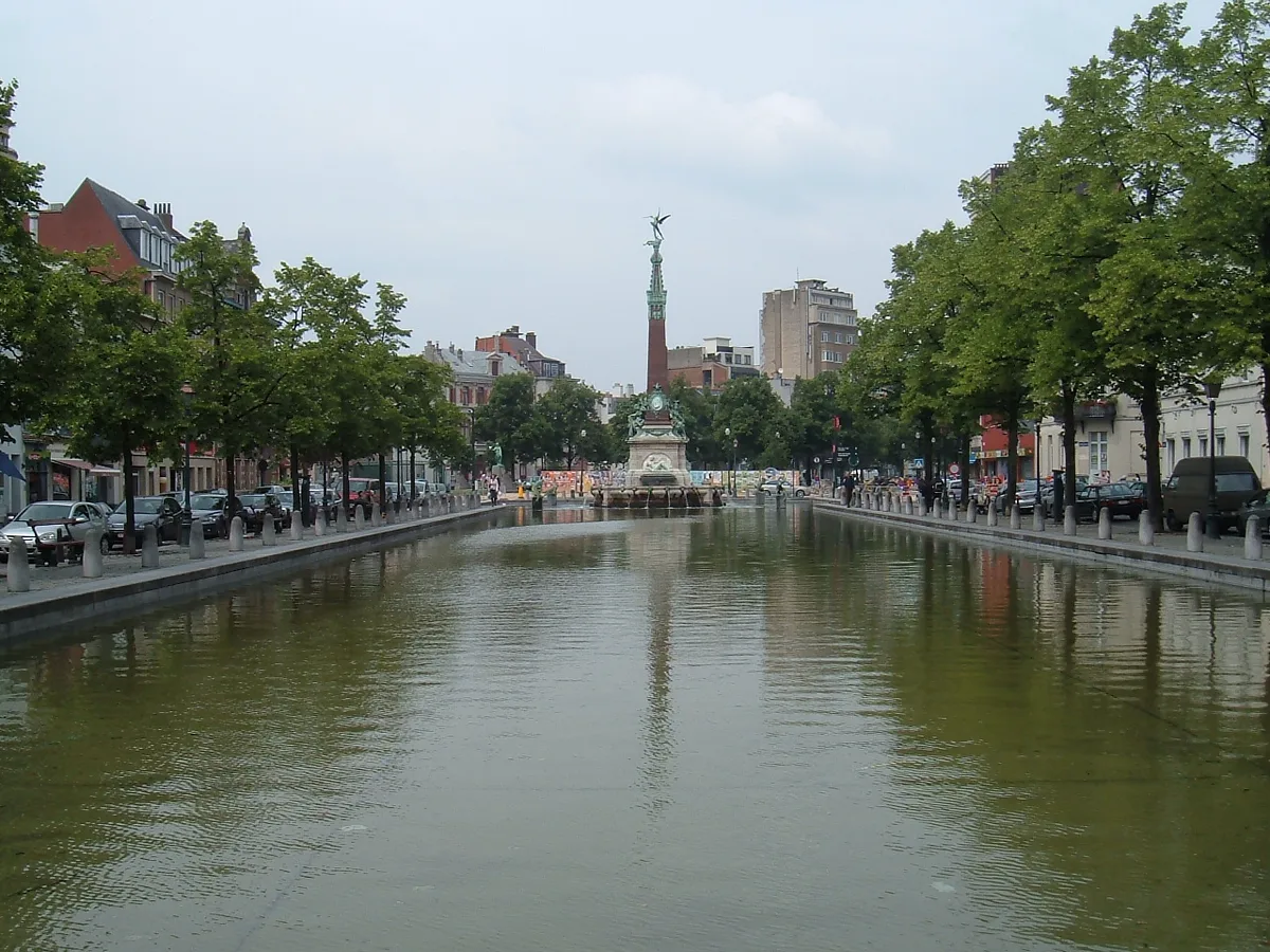 Quiet cobbled street lined with antique shops in the Marolles district of Brussels — 2