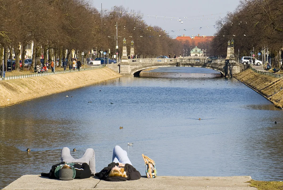 Quiet canal and gardens behind Nymphenburg Palace in Munich — 2