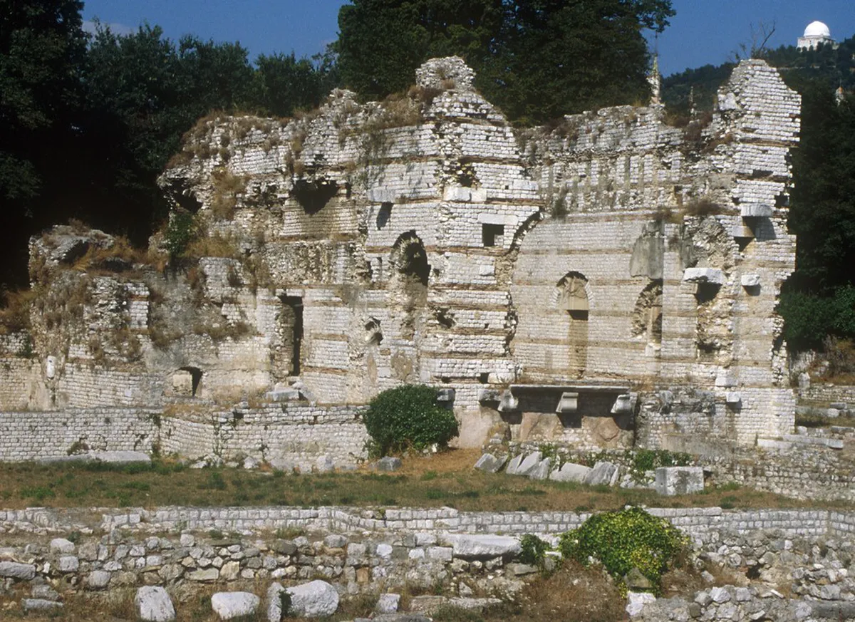 Cimiez: Roman Ruins and Monastery Gardens Above the Crowds in Nice