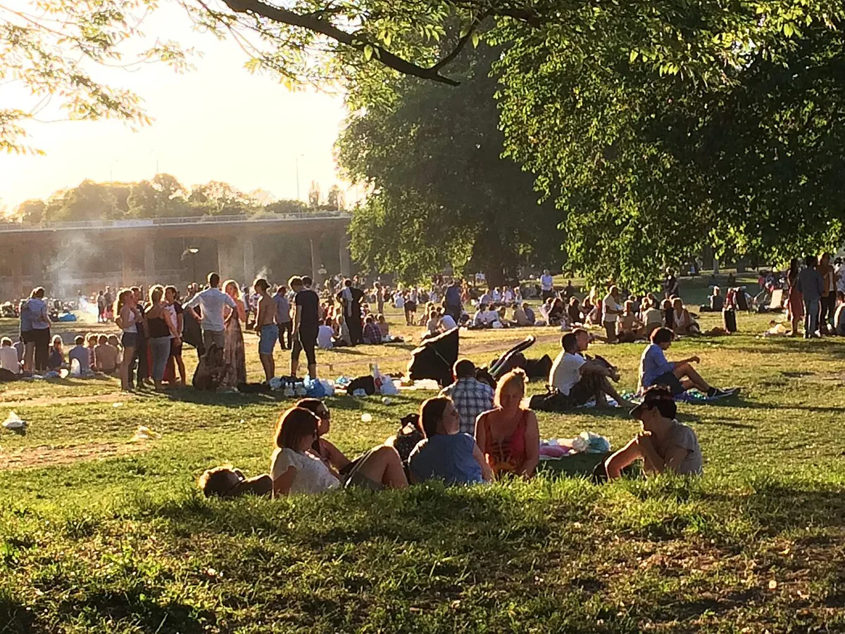 Rålambshovsparken sommarkväll — 2