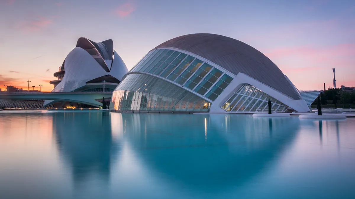 Wander Valencia's Distinct Neighborhoods
