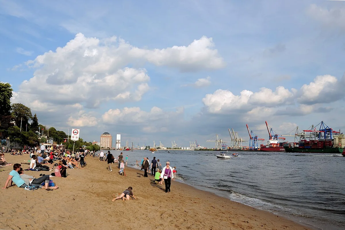 Historic ships moored at the floating Övelgönne museum harbour on the Elbe in Hamburg — 1