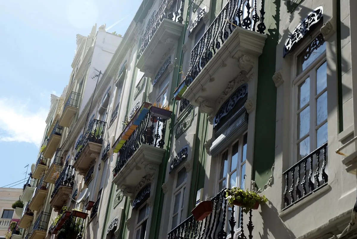 How to Navigate Ruzafa on Foot in Valencia