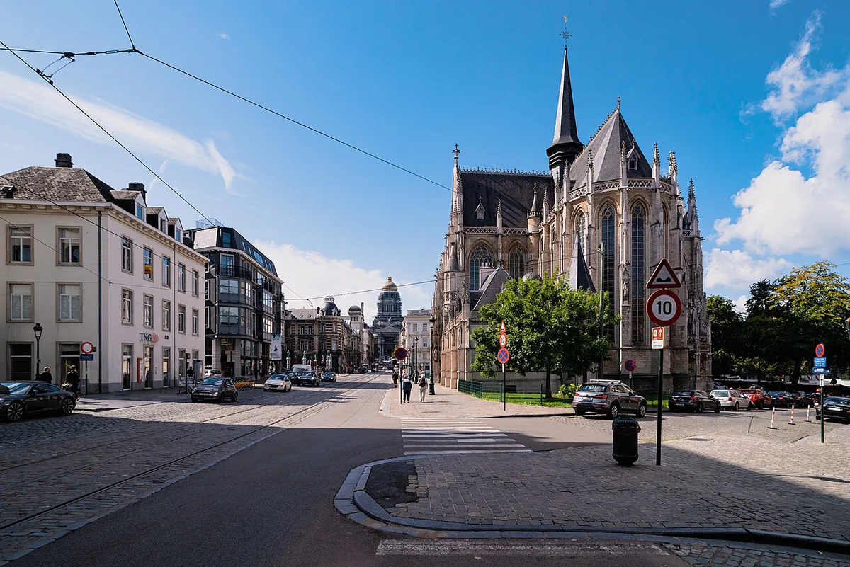 Antique dealers' stalls at the weekend Grand Sablon market in Brussels — 2