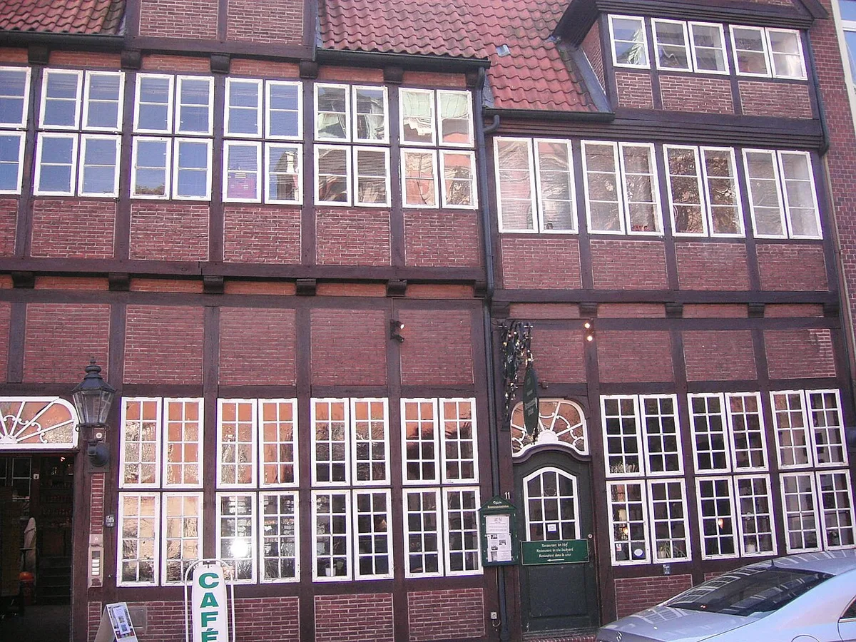 Twisted brick chimneys and drying racks in the quiet Krameramtswohnungen courtyard in Hamburg — 2