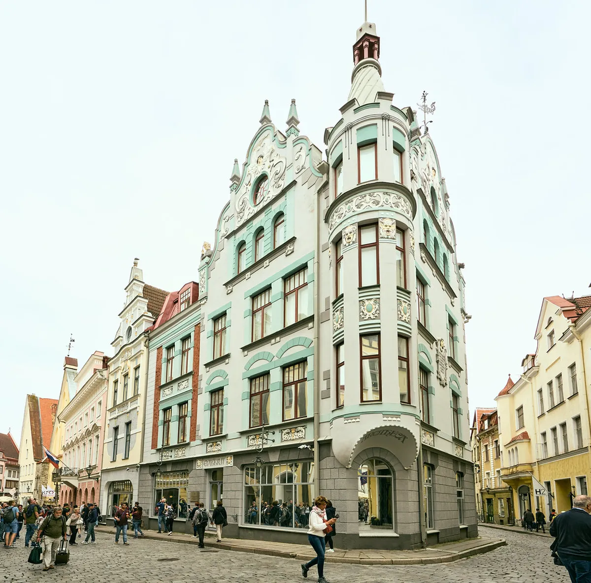 Getting Around and Budgeting for a Hidden-Gems Day in Tallinn