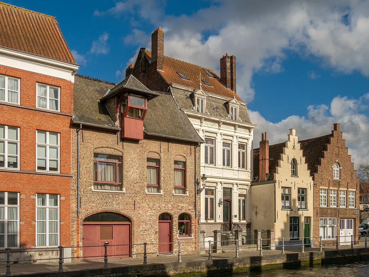 Pastel workers' cottages along the ivy-covered lanes of the Sint-Anna quarter in Bruges — 1