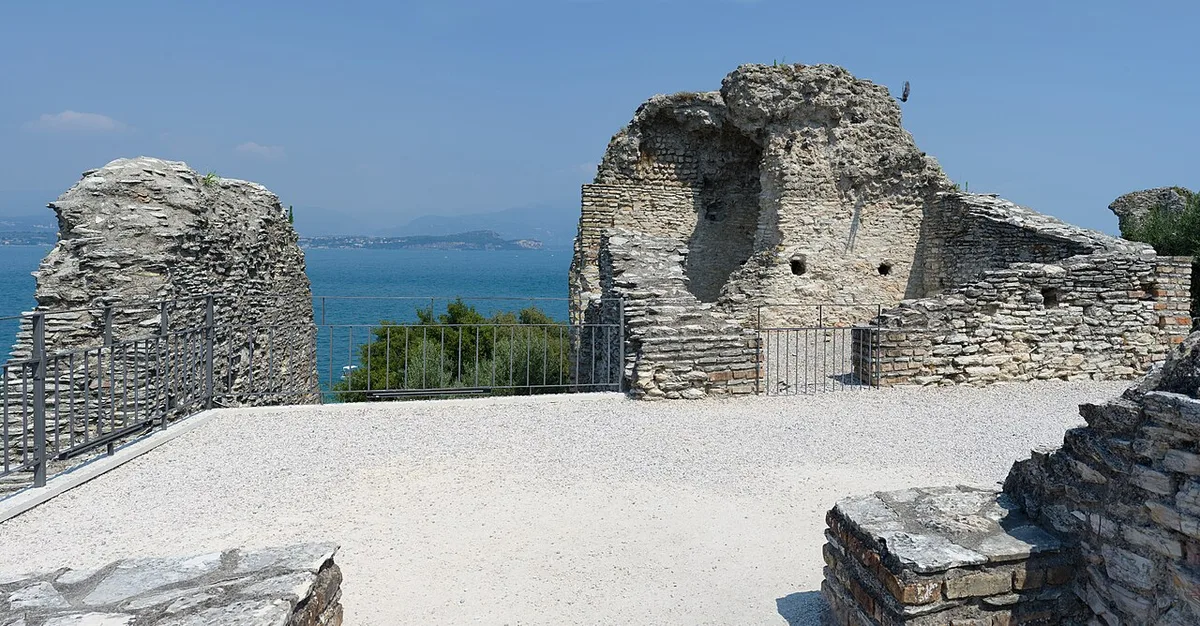 The Scaliger Castle drawbridge entrance to the old town of Sirmione on Lake Garda — 1