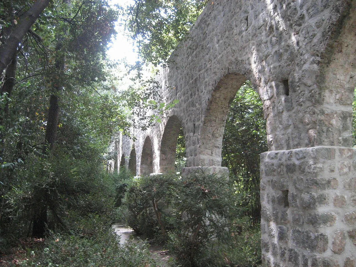 The Renaissance aqueduct and gardens of Trsteno Arboretum north of Dubrovnik — 1