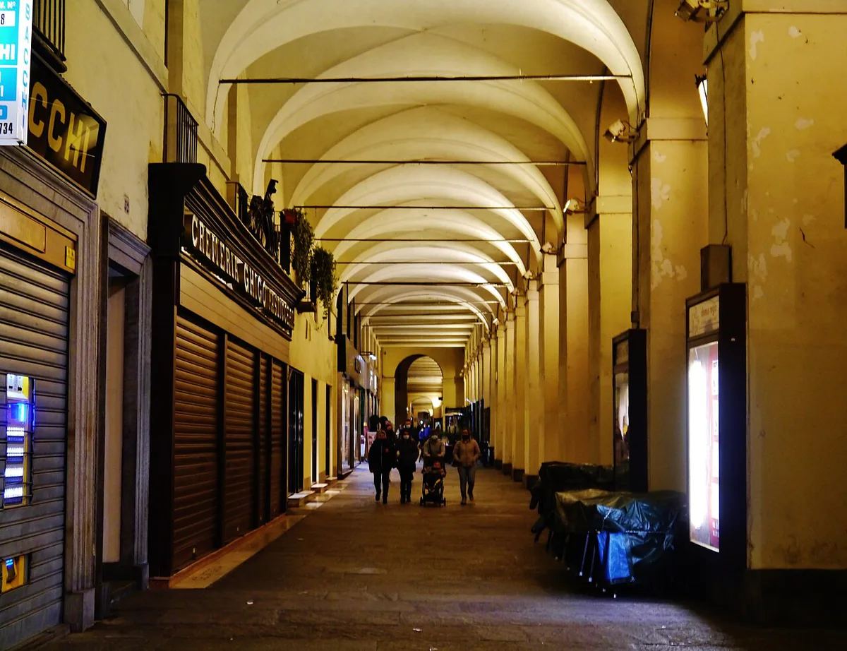 Torino Via Po di Notte 5 — 1