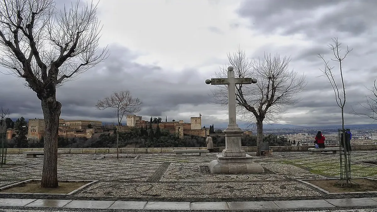 Mistakes to Avoid on a Granada Trip — a scene in Granada