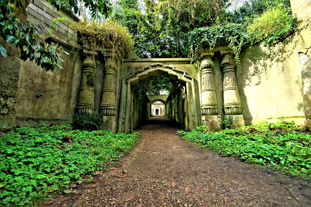 A Tour of Highgate Cemetery in London