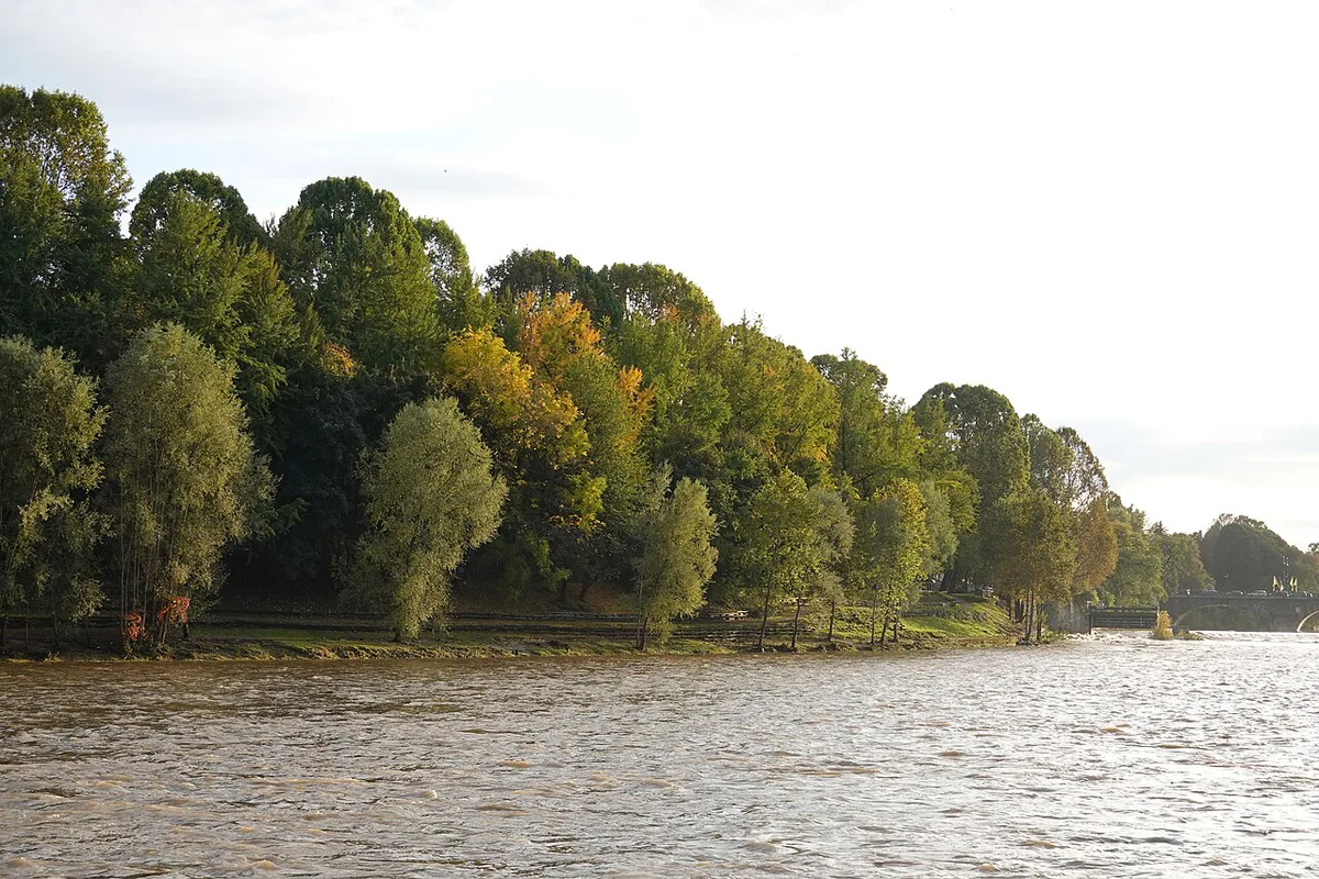 Riverside arches of the Murazzi del Po promenade in Turin's Vanchiglia district — 1