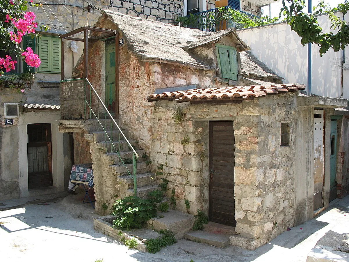 Narrow stone stairways between traditional houses in the Veli Varoš quarter of Split — 2