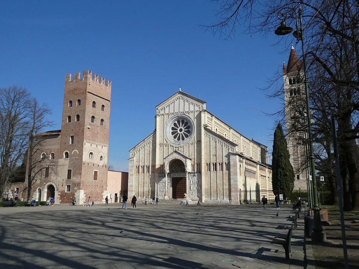 Colourful university-district streets in Veronetta on the east bank of the Adige in Verona — 2